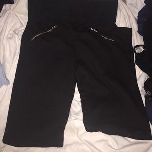 High waisted leggings with fake zipper pockets.