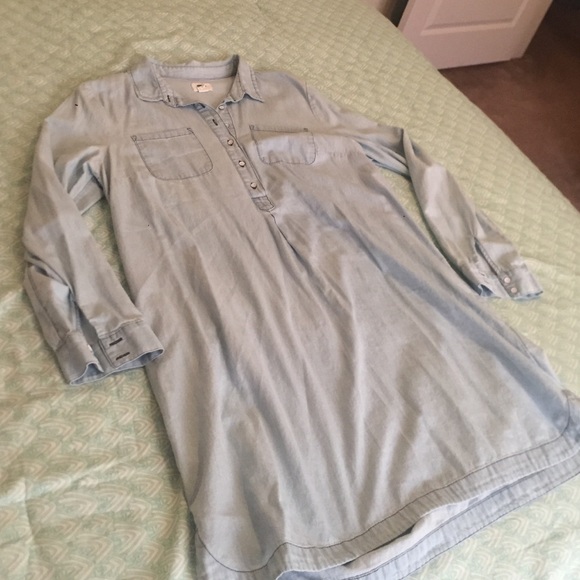 CLOSET CLEAN OUT! Light chambray dress
