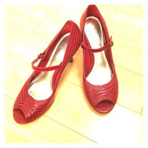 Alex Marie Peep Toe pumps