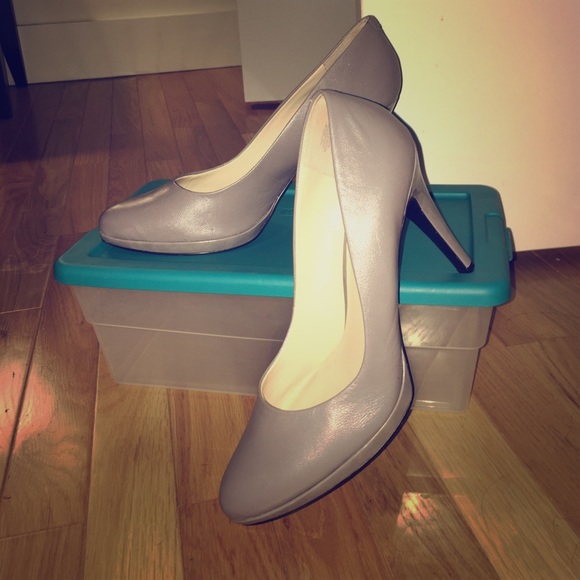 🎉Nine West gray heels🎉