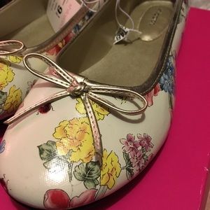 Adorable flats! NWT