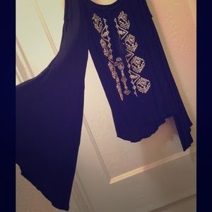 Forever 21 bell sleeve boho shoulder peep top NWOT