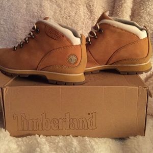 Timberlands size 9 Boots, wheat/white