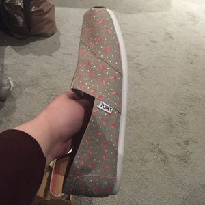 Gray polka dotted Toms w/ flamingos