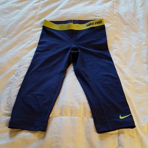 Nike pro capris