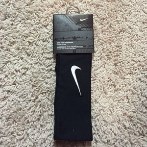 Black Nike headband