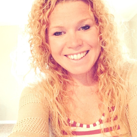 Meet your Posher, Tiffany - Picture 1 of 2