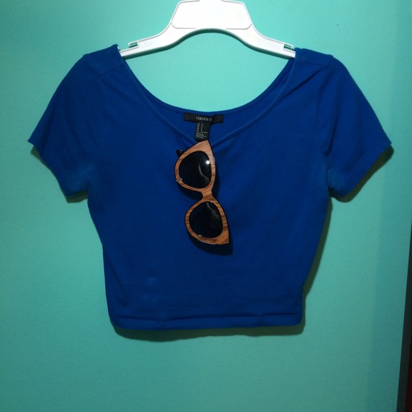 Blue crop sleeve shirt