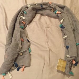 Gray scarf with tassels