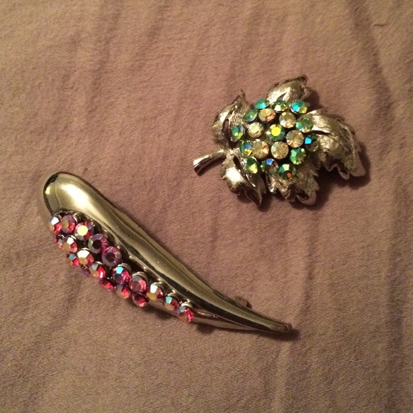 Two brooches - Picture 1 of 2