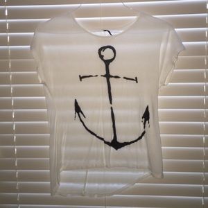 loose cute shirt with a black anchor on it!