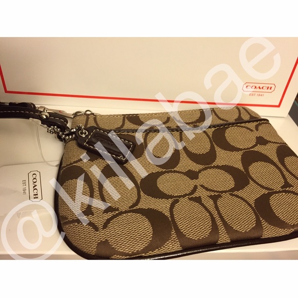 NWT COACH Zip Wristlet in Signature Fabric