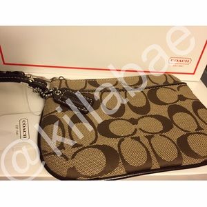NWT COACH Zip Wristlet in Signature Fabric
