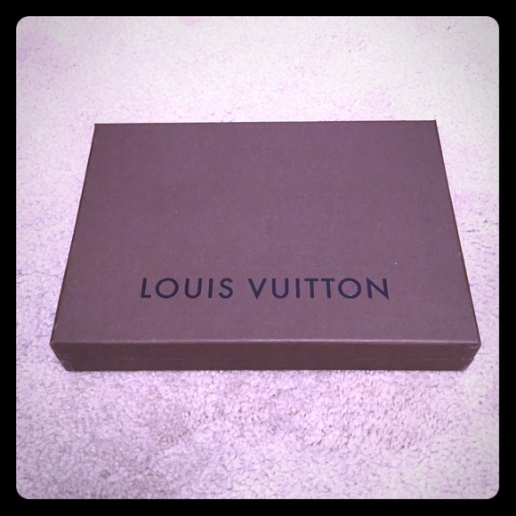 ✨ Small LV box 💜