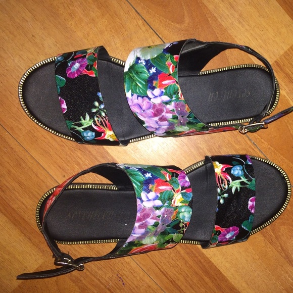Floral sandal