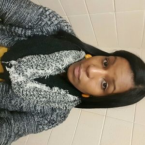 Meet your Posher, Dinorah