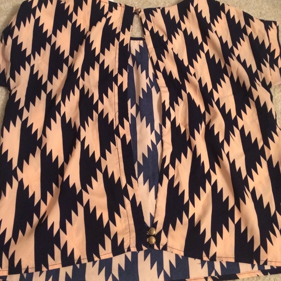 Open back box blouse - Picture 2 of 3