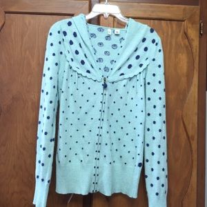 Cozy warn sweater with hood. In super condition.