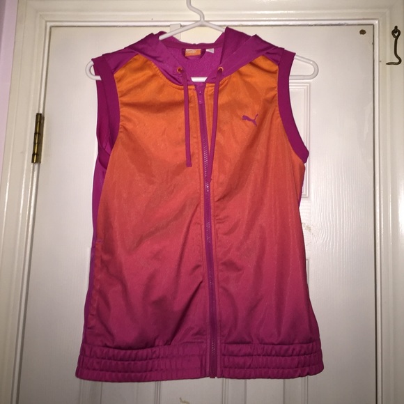 Sleeveless jacket