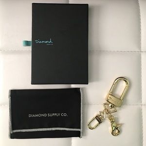 DIAMOND SUPPLY CO. U-LOCK GOLD KEYCHAIN