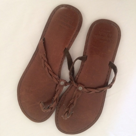 Abercrombie & Fitch brown flipflops, size 8