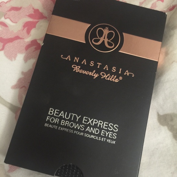 Anastasia Beverly Hills brow express