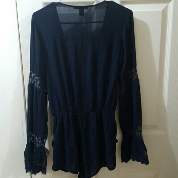 V-Cut Lace Romper - Picture 4 of 4