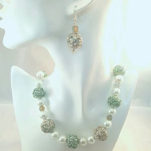 Resin beads and white pearls ** Only One **