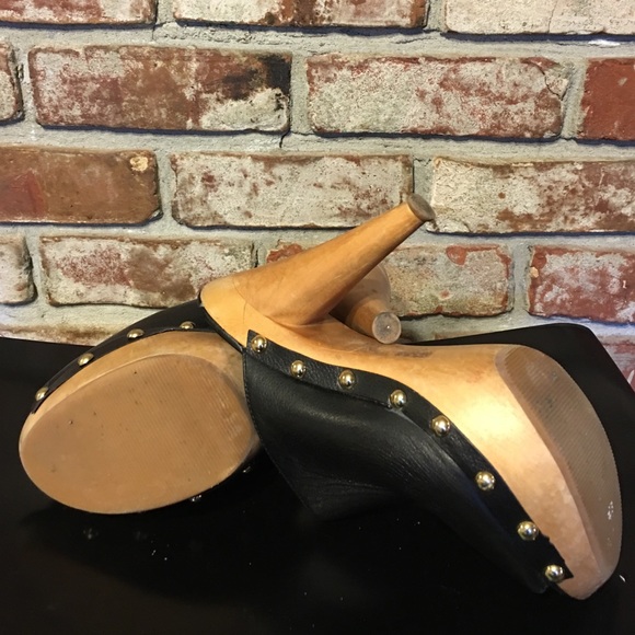 SOLD! Steve Madden Leather Black Platform Clogs - Picture 3 of 3