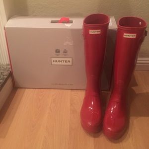 Last Price Drop! Red Gloss Hunter Rain Boots