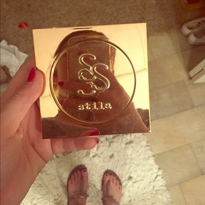 Stila 'Eyes are the window' eye shadow palette