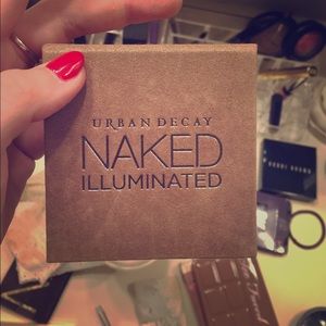 Naked illuminated highlighting powder