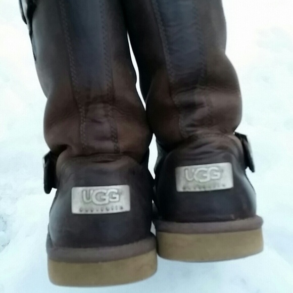 ugg metal label