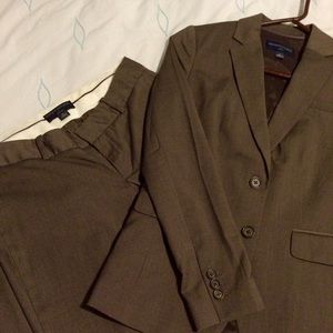 ❄️BR lightweight brown petite suit!