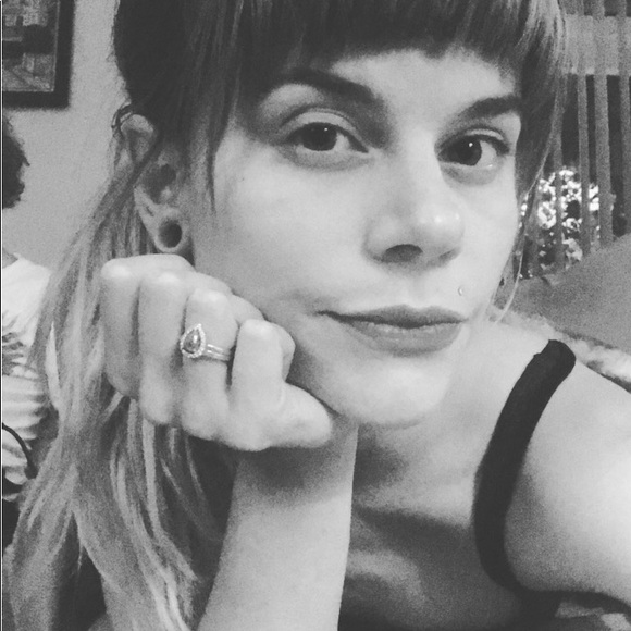 Meet your Posher, Katelin - Picture 3 of 3