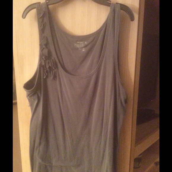 Grey tank very soft very comfy!  I bundle !!!