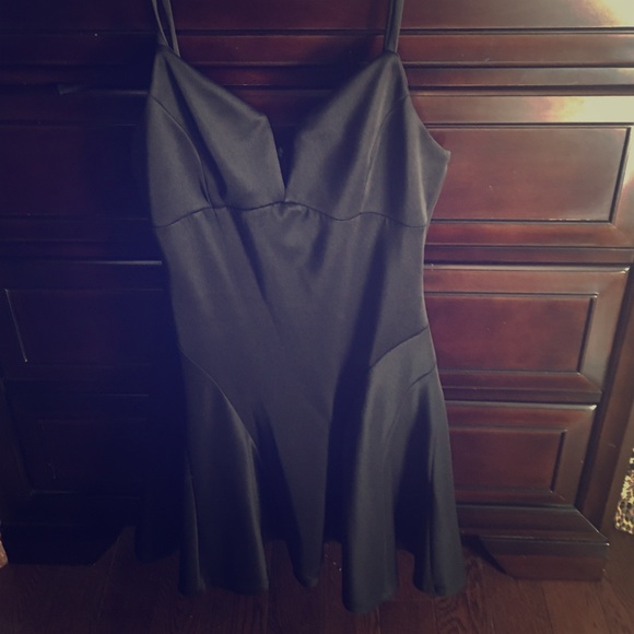 Black mini dress - Picture 1 of 3