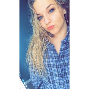 Meet your Posher, Hallie