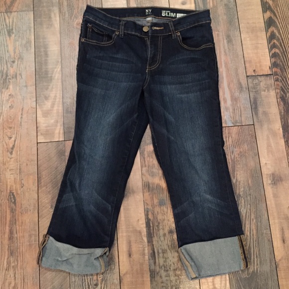 women's NY&C capris size 4