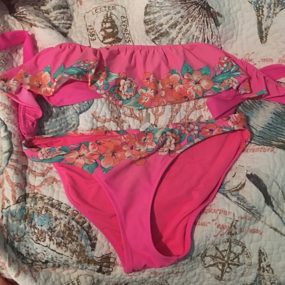 American Eagle bathing suit make offer :)