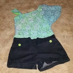 Romper worth flowers.