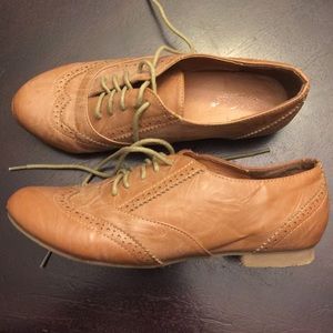 Tan Oxford flats