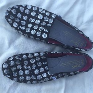 TOMS slip on shoes.   Women's size  6.5