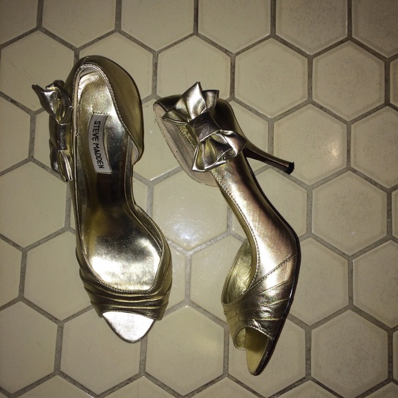 Steve Madden Gold Heels - with box! - Picture 2 of 4