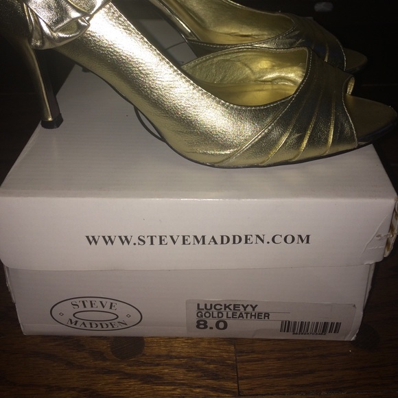 Steve Madden Gold Heels - with box! - Picture 3 of 4