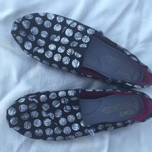 TOMS slip on shoes.  Size women's 7