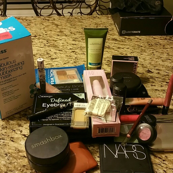 Mystery Makeup Bundle. MAKE OFFER!