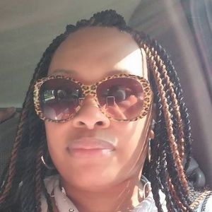 Meet your Posher, Monique