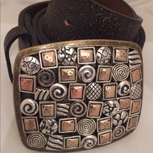 BBuckled interchangeable Belt