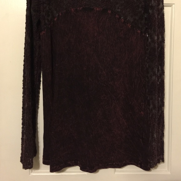 Lace accent blouse - Picture 3 of 3